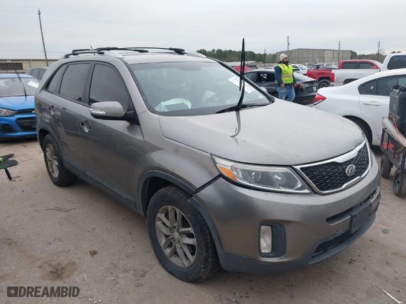2014 Kia Sorento LX with VIN 5XYKT4A60EG517262, listed as a IAAI auction lot 41639810 with 140,168 mi miles. Bid and sale history available at carsss.com. Image 1.