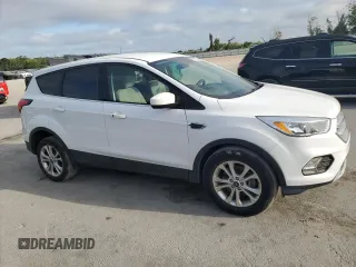 2019 Ford Escape SE z VIN 1FMCU9GD9KUA02481, wystawiony jako Copart lot #57919925 z przebiegiem 63 874 mil mil oraz Czysty tytuł • Clean title. Historia ofert i sprzedaży dostępna na DreamBid. Obrazek 4.