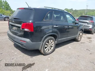 2011 Kia Sorento LX with VIN 5XYKTDA28BG157022, listed as a IAAI auction lot 42061926 with 211,826 mi miles. Bid and sale history available at carsss.com. Image 4.