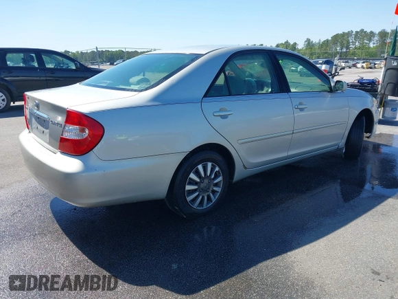 2004 Toyota Camry LE with VIN 4T1BE32K04U319290, listed as a IAAI auction lot 42019125 with 304,666 mi miles. Bid and sale history available at carsss.com. Image 4.