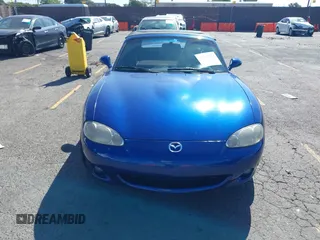 2003 Mazda MX-5 Miata Cloth z VIN JM1NB353830301964, wystawiony jako IAAI lot #42317534 z przebiegiem 192 342 mil mil oraz . Historia ofert i sprzedaży dostępna na DreamBid. Obrazek 12.