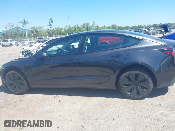2025 Tesla Model 3 Long Range with VIN 5YJ3E1EA5SF902847, listed as a IAAI auction lot 41776081 with 2,461 mi miles and . Bid and sale history available at carsss.com. Image 14.