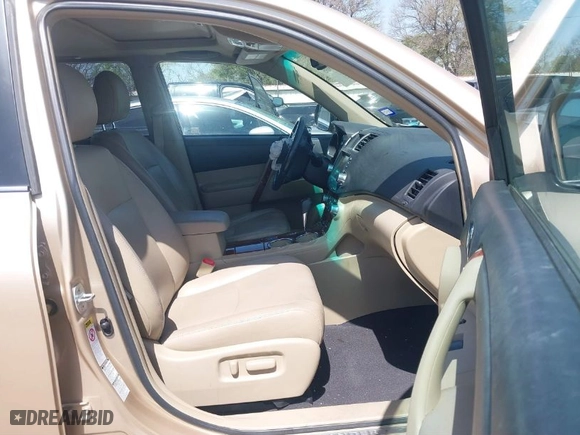 2011 Toyota Highlander Limited with VIN 5TDDK3EH2BS049549, listed as a IAAI auction lot 41838695 with 145,638 mi miles. Bid and sale history available at carsss.com. Image 5.