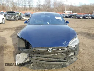 2018 Tesla Model S 75D z VIN 5YJSA1E28JF296944, wystawiony jako IAAI lot #41298541 z przebiegiem 29 828 mil mil oraz . Historia ofert i sprzedaży dostępna na DreamBid. Obrazek 11.