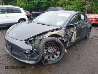 2021 Tesla Model 3 Performance z VIN 5YJ3E1EC3MF056187, wystawiony jako IAAI lot #42372230 z przebiegiem 56 679 mil mil oraz . Historia ofert i sprzedaży dostępna na DreamBid. Obrazek 6.