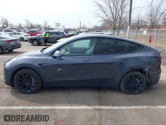 2021 Tesla Model Y Standard Range z VIN 5YJYGDED2MF118205, wystawiony jako IAAI lot #41785040 z przebiegiem 63 628 mil mil oraz . Historia ofert i sprzedaży dostępna na DreamBid. Obrazek 14.