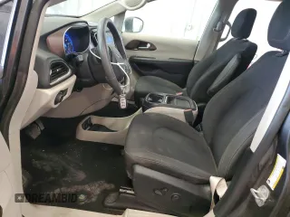 2018 Chrysler Pacifica Touring Plus with VIN 2C4RC1FG5JR122837, listed as a Copart auction lot 58764525 with 136,820 mi miles and Clean title. Bid and sale history available at DreamBid. Image 7.