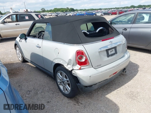 2011 MINI Convertible с VIN WMWZN3C56BT133717, выставлен на аукционе IAAI как лот 42496339 с пробегом 86 352 миль миль и . История ставок и продаж доступна на DreamBid. Изображение 3.