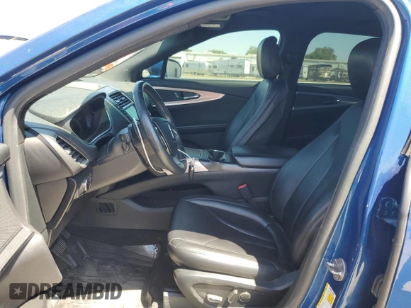 2020 Lincoln Nautilus Standard with VIN 2LMPJ6J92LBL18863, listed as a Copart auction lot 56599405 with 48,686 mi miles and Salvage title. Bid and sale history available at DreamBid. Image 7.