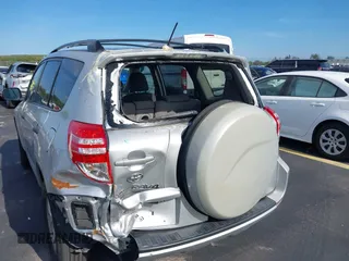 2010 Toyota RAV4 с VIN JTMKF4DV2A5028343, выставлен на аукционе IAAI как лот 42700055 с пробегом 146 553 миль миль и . История ставок и продаж доступна на DreamBid. Изображение 17.