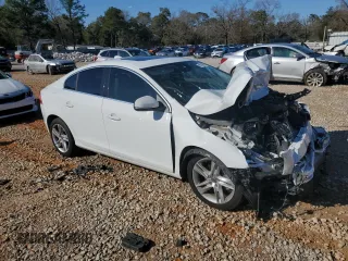 2015 Volvo S60 T5 Drive-E Platinum with VIN YV140MFD8F1301468, listed as a Copart auction lot 89196925 with Not Provided miles and Salvage Title. Bid and sale history available at carsss.com. Image 4.