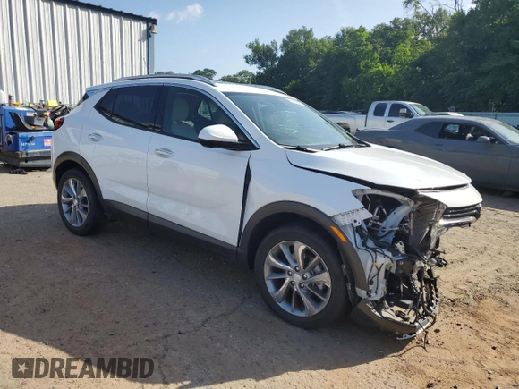 2022 Buick Encore GX Essence z VIN KL4MMFSL0NB109385, wystawiony jako Copart lot #62106325 z przebiegiem 34 727 mil mil oraz Szkoda całkowita • Salvage title. Historia ofert i sprzedaży dostępna na DreamBid. Obrazek 4.