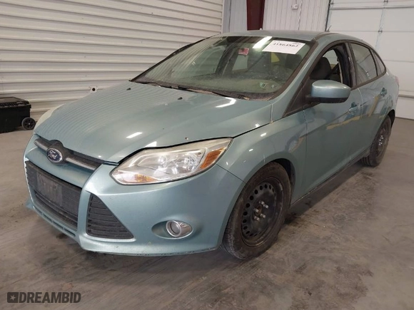 2012 Ford Focus SE with VIN 1FAHP3F22CL456034, listed as a IAAI auction lot 41864862 with 185,897 mi miles. Bid and sale history available at carsss.com. Image 2.