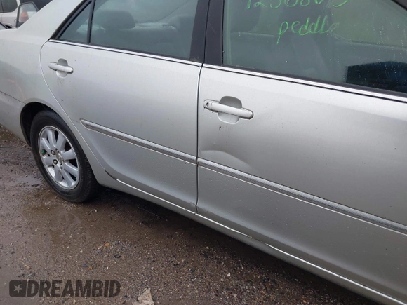 2002 Toyota Camry XLE z VIN JTDBF30K420083381, wystawiony jako IAAI lot #42368073 z przebiegiem 148 746 mil mil oraz . Historia ofert i sprzedaży dostępna na DreamBid. Obrazek 13.