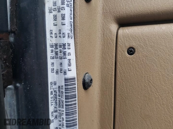 2000 Jeep Wrangler Sahara z VIN 1J4FA59S2YP714136, wystawiony jako Copart lot #57635845 z przebiegiem 178 075 mil mil oraz Czysty tytuł • Clean title. Historia ofert i sprzedaży dostępna na DreamBid. Obrazek 12.