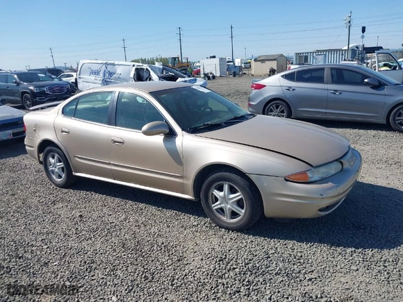2002 Oldsmobile Alero GL1 with VIN 1G3NL52F02C208943, listed as a IAAI auction lot 42002949 with 138,789 mi miles. Bid and sale history available at carsss.com. Image 1.