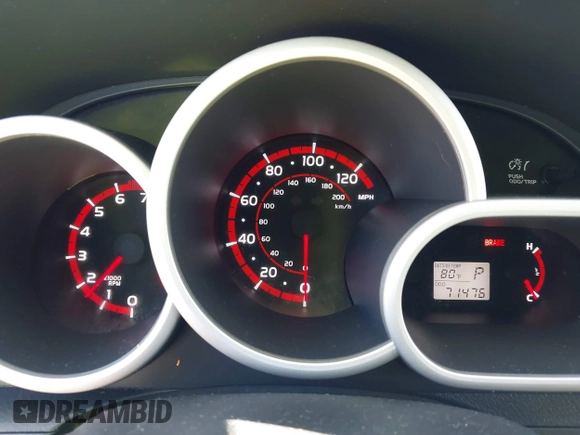 2010 Toyota Matrix z VIN 2T1KU4EE1AC255224, wystawiony jako IAAI lot #41856611 z przebiegiem 71 476 mil mil oraz . Historia ofert i sprzedaży dostępna na DreamBid. Obrazek 7.