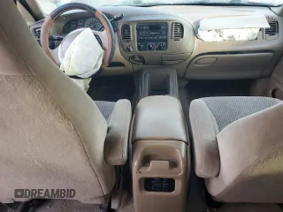 1998 Ford Expedition XLT z VIN 1FMPU18L2WLC21903, wystawiony jako Copart lot #43769965 z przebiegiem 154 851 mil mil oraz Czysty tytuł • Clean title. Historia ofert i sprzedaży dostępna na DreamBid. Obrazek 8.