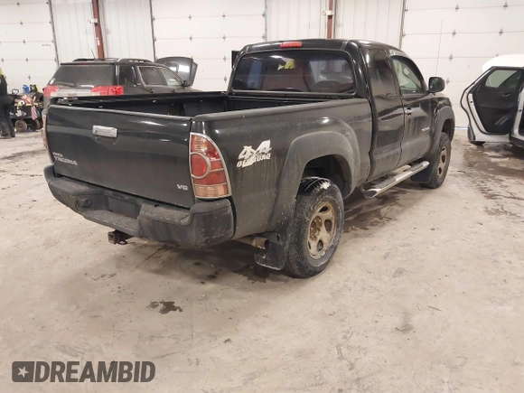 2008 Toyota Tacoma z VIN 5TEUU42N58Z554216, wystawiony jako IAAI lot #41455173 z przebiegiem 253 609 mil mil oraz . Historia ofert i sprzedaży dostępna na DreamBid. Obrazek 4.