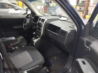2008 Jeep Patriot Sport with VIN 1J8FF28W68D707209, listed as a IAAI auction lot 41853306 with 168,751 mi miles. Bid and sale history available at carsss.com. Image 5.