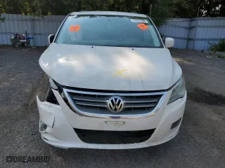 2011 Volkswagen Routan SE with VIN 2V4RW3DG3BR621777, listed as a Copart auction lot 71171124 with 0 mi miles and Salvage Title. Bid and sale history available at carsss.com. Image 5.