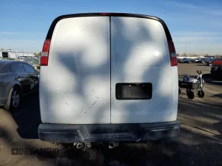 2017 GMC Savana Cargo z VIN 1GTW7AFF8H1911027, wystawiony jako Copart lot #84908094 z przebiegiem 139 217 mil mil oraz Szkody całkowita. Historia ofert i sprzedaży dostępna na DreamBid. Obrazek 6.