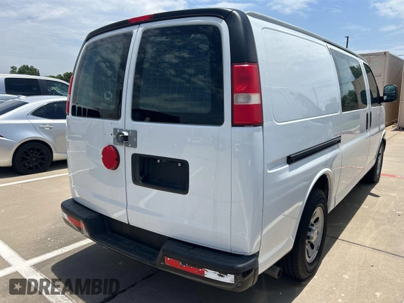 2014 Chevrolet Express Cargo z VIN 1GCSGAFX2E1169422, wystawiony jako IAAI lot #42526408 z przebiegiem 221 138 mil mil oraz . Historia ofert i sprzedaży dostępna na DreamBid. Obrazek 3.