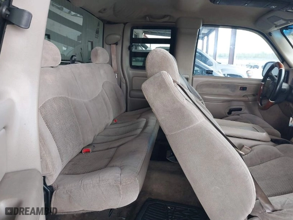 2001 Chevrolet Silverado 1500 LS with VIN 2GCEC19V411218420, listed as a IAAI auction lot 41900589 with 209,953 mi miles. Bid and sale history available at carsss.com. Image 8.