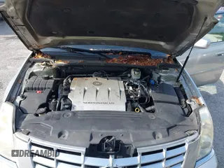 2008 Cadillac DTS 1SC z VIN 1G6KD57Y78U154332, wystawiony jako IAAI lot #42405503 z przebiegiem 108 470 mil mil oraz . Historia ofert i sprzedaży dostępna na DreamBid. Obrazek 10.