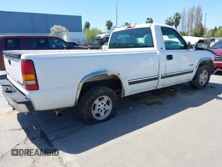 2000 Chevrolet Silverado 1500 with VIN 1GCEC14VXYE374932, listed as a IAAI auction lot 41981576 with 1 mi miles. Bid and sale history available at carsss.com. Image 4.