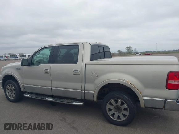 2006 Lincoln Mark LT with VIN 5LTPW185X6FJ17249, listed as a IAAI auction lot 42146867 with 1 mi miles. Bid and sale history available at carsss.com. Image 14.