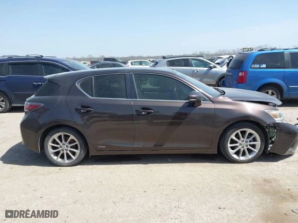 2013 Lexus CT 200h Hybrid with VIN JTHKD5BH4D2124262, listed as a IAAI auction lot 41823904 with 114,755 mi miles. Bid and sale history available at carsss.com. Image 13.