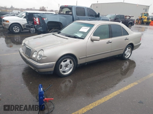 1997 Mercedes-Benz E-Class with VIN WDBJF72F0VA323171, listed as a IAAI auction lot 41739952 with 1 mi miles. Bid and sale history available at carsss.com. Image 16.