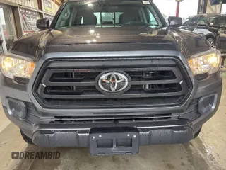 2021 Toyota Tacoma SR z VIN 5TFCZ5AN2MX279975, wystawiony jako IAAI lot #42477503 z przebiegiem 50 690 mil mil oraz . Historia ofert i sprzedaży dostępna na DreamBid. Obrazek 7.