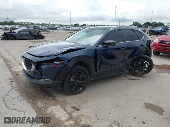 2024 Mazda CX-30 S Select Sport z VIN 3MVDMBBM1RM655682, wystawiony jako IAAI lot #42063971 z przebiegiem 6 771 mil mil oraz . Historia ofert i sprzedaży dostępna na DreamBid. Obrazek 2.