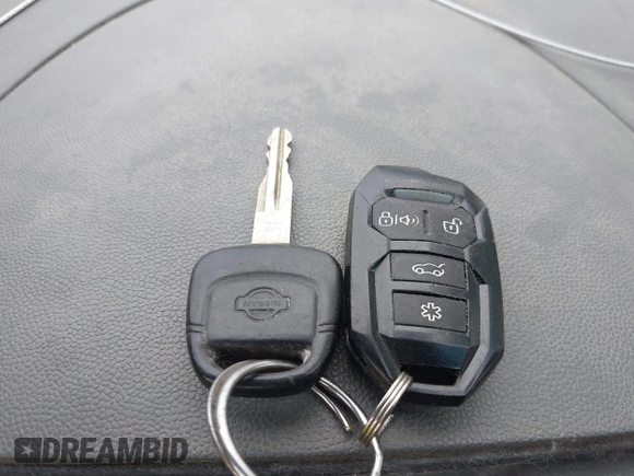 2006 Nissan Titan XE z VIN 1N6BA07A46N505410, wystawiony jako IAAI lot #42345334 z przebiegiem 267 891 mil mil oraz . Historia ofert i sprzedaży dostępna na DreamBid. Obrazek 11.
