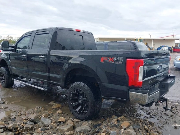 2017 Ford Super Duty F-250 SRW Lariat with VIN 1FT7W2BT0HEB74388, listed as a IAAI auction lot 41928652 with 324,376 mi miles. Bid and sale history available at carsss.com. Image 3.