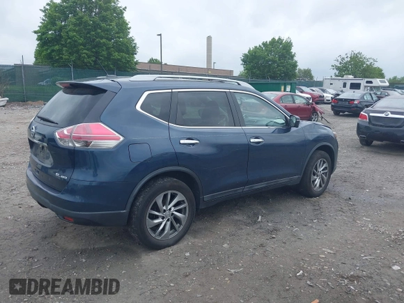 2015 Nissan Rogue SV z VIN 5N1AT2MV0FC782400, wystawiony jako IAAI lot #42253214 z przebiegiem 162 803 mil mil oraz . Historia ofert i sprzedaży dostępna na DreamBid. Obrazek 4.