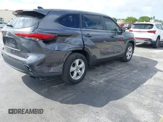 2023 Toyota Highlander L z VIN 5TDKDRAH7PS509046, wystawiony jako IAAI lot #41572986 z przebiegiem 50 039 mil mil oraz . Historia ofert i sprzedaży dostępna na DreamBid. Obrazek 4.
