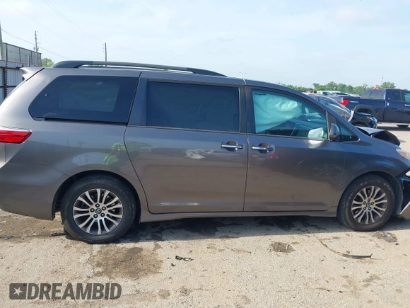 2018 Toyota Sienna XLE Auto Access Seat z VIN 5TDYZ3DC9JS949804, wystawiony jako IAAI lot #42207235 z przebiegiem 148 044 mil mil oraz . Historia ofert i sprzedaży dostępna na DreamBid. Obrazek 13.