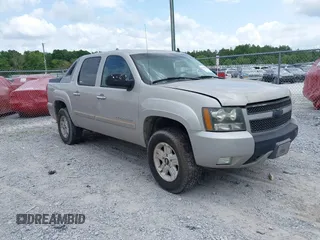 2007 Chevrolet Avalanche LTZ with VIN 3GNFK123X7G217750, listed as a IAAI auction lot 42088850 with 188,429 mi miles. Bid and sale history available at carsss.com. Image 1.