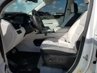 2024 GMC Acadia AWD Denali z VIN 1GKENRKS5RJ181571, wystawiony jako Copart lot #78002434 z przebiegiem 3423 mil mil oraz Szkody całkowita. Historia ofert i sprzedaży dostępna na DreamBid. Obrazek 7.