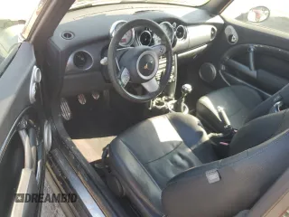 2006 MINI Convertible S с VIN WMWRH33546TF85908, выставлен на аукционе Copart как лот 61363025 с пробегом 105 053 миль миль и Списание • Salvage title. История ставок и продаж доступна на DreamBid. Изображение 8.