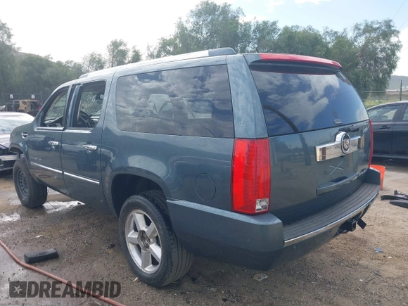 2008 Cadillac Escalade ESV z VIN 1GYFK668X8R217223, wystawiony jako IAAI lot #41684575 z przebiegiem Nie podano mil oraz . Historia ofert i sprzedaży dostępna na DreamBid. Obrazek 3.
