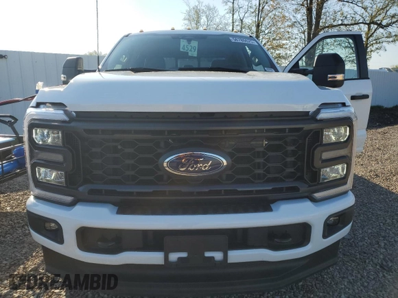 2024 Ford F-250 XL with VIN 1FT8W2BA7REE43944, listed as a Copart auction lot 56780625 with 2,754 mi miles and Clean title. Bid and sale history available at DreamBid. Image 5.