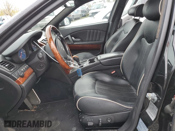 2011 Maserati Quattroporte S z VIN ZAM39JKA2B0055322, wystawiony jako Copart lot #51386055 z przebiegiem 78 818 mil mil oraz Czysty tytuł • Clean title. Historia ofert i sprzedaży dostępna na DreamBid. Obrazek 7.