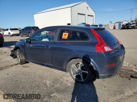 2013 Volvo C30 T5 z VIN YV1672MK9D2303456, wystawiony jako Copart lot #85123614 z przebiegiem 138 807 mil mil oraz Szkody całkowita. Historia ofert i sprzedaży dostępna na DreamBid. Obrazek 2.