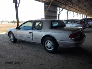 1995 Mercury Cougar z VIN 1MELM62W2SH613956, wystawiony jako Copart lot #49742425 z przebiegiem 94 806 mil mil oraz Tytuł czysty. Historia ofert i sprzedaży dostępna na DreamBid. Obrazek 2.