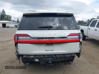 2020 Lincoln Navigator Reserve z VIN 5LMJJ3LT3LEL05128, wystawiony jako IAAI lot #42177716 z przebiegiem 54 175 mil mil oraz . Historia ofert i sprzedaży dostępna na DreamBid. Obrazek 17.