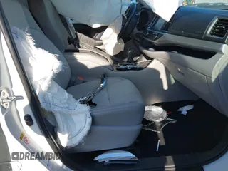 2019 Toyota Highlander LE z VIN 5TDBZRFH7KS964417, wystawiony jako IAAI lot #41443114 z przebiegiem 130 001 mil mil oraz . Historia ofert i sprzedaży dostępna na DreamBid. Obrazek 5.